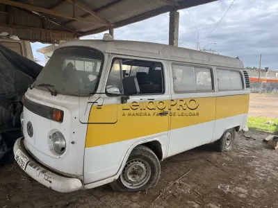 LOTE 004 - Microonibus Volkswagem Kombi Escolar, Ano/Modelo 2005, Capacidade 15 pessoas