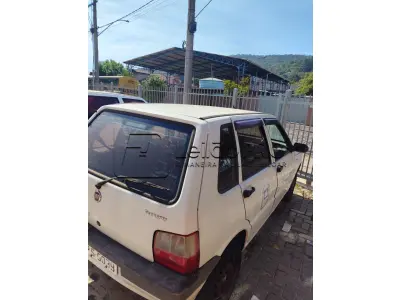 LOTE 003 - Um veículo Fiat Uno Mille, cor branca, ano/modelo 2009/2010