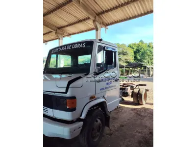 LOTE 009 - Caminhão Mercades Benz 709, cor branca, ano/modelo 1991/1991