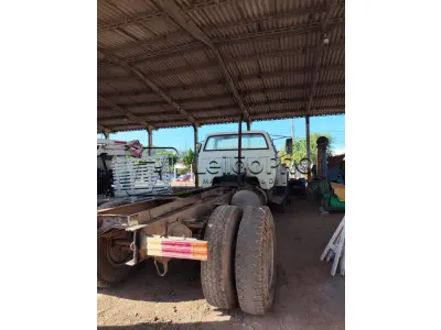 LOTE 010 - Caminhão Chevrolet, cor branca, ano/modelo 1990/1990.