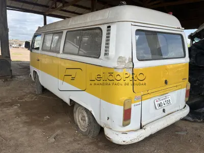 LOTE 004 - Microonibus Volkswagem Kombi Escolar, Ano/Modelo 2005, Capacidade 15 pessoas