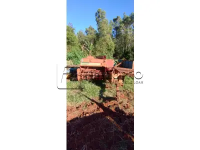 LOTE 008 - Enfardadeira de nogueira modelo Ap 41n ano 2002