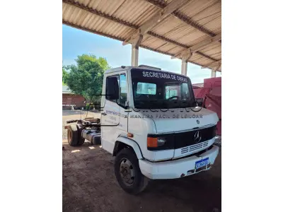 LOTE 009 - Caminhão Mercades Benz 709, cor branca, ano/modelo 1991/1991