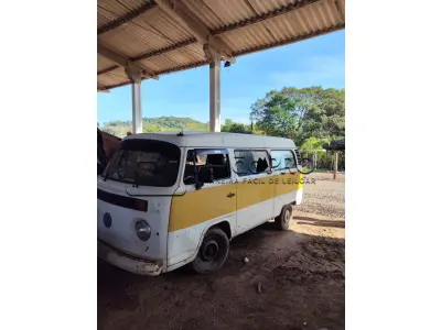 LOTE 007 - Kombi Volkswagen, cor branca, ano/modelo 2005/2005.
