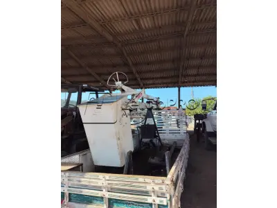 LOTE 018 - Cesto aéreo com 9.5 de alcance, não isolado com carroceria, com sapata estabilizadora, em funcionamento