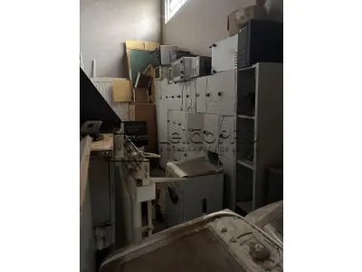 LOTE 014 - Lote de inservíveis: de informática/escritório/saúde/escola, moveis e utensílios em geral.