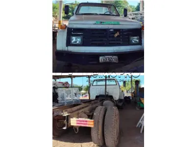 LOTE 010 - Caminhão Chevrolet, cor branca, ano/modelo 1990/1990.