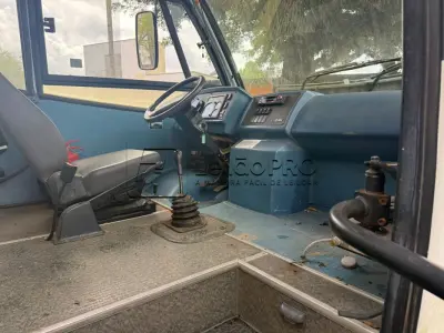 LOTE 003 - VEÍCULO MICROÔNIBUS AMBULÂNCIA, FIAT IVECO, MODELO COMIL BELLA M, DIESEL, CAP. 6,2 TON, 122 CV, COR BRANCA, ANO DE FABRICAÇÃO 2003, MODELO 2004