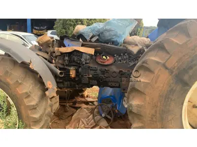 LOTE 009 - Trator Agrícola New Holland - Modelo 7630 - 4X4 - Ano/Modelo: 2009/2010 - Cor: Azul - Combustível: Diesel