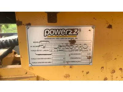 LOTE 007 - Rolo Compactador Powerzz - Modelo 818A - Ano: 03/2017 - Combustível: Diesel
