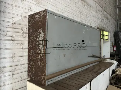 LOTE 008 - Lote de sucata diversas: material de informática, televisores, bebedouros, fogões, mobiliários, cadeira odontológica, material médico hospitalar, ventiladores