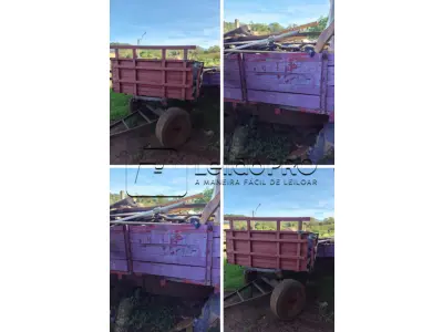 LOTE 017 - Carreta agrícola de madeira cor vermelha, Codigo de patrimônio, 30992