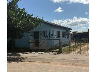 LOTE 001 - Imóvel, Lote urbano número oito (08), sem benfeitorias, na quadra número seiscentos e setenta e cinco (675), na Rua Teixeira de Freitas, na vila Jardim, na cidade de Camaquã/RS com área superficial de quatrocentos e quarenta metros quadrados (440,0 m2) .