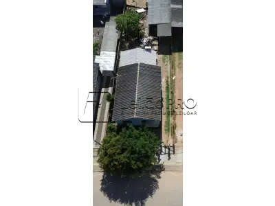 LOTE 001 - Imóvel, Lote urbano número oito (08), sem benfeitorias, na quadra número seiscentos e setenta e cinco (675), na Rua Teixeira de Freitas, na vila Jardim, na cidade de Camaquã/RS com área superficial de quatrocentos e quarenta metros quadrados (440,0 m2) .