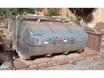 LOTE 004 - Tanque isotérmico rodoviário, tipo oval, inoxidável, marca Jardinox, capacidade de 4.000 litros.