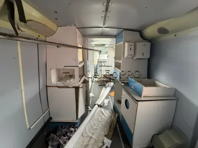 LOTE 003 - VEÍCULO MICROÔNIBUS AMBULÂNCIA, FIAT IVECO, MODELO COMIL BELLA M, DIESEL, CAP. 6,2 TON, 122 CV, COR BRANCA, ANO DE FABRICAÇÃO 2003, MODELO 2004