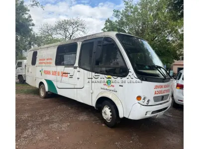 LOTE 003 - VEÍCULO MICROÔNIBUS AMBULÂNCIA, FIAT IVECO, MODELO COMIL BELLA M, DIESEL, CAP. 6,2 TON, 122 CV, COR BRANCA, ANO DE FABRICAÇÃO 2003, MODELO 2004