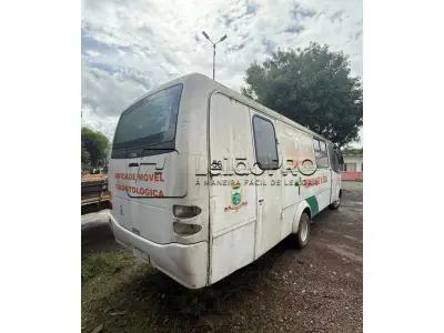 LOTE 003 - VEÍCULO MICROÔNIBUS AMBULÂNCIA, FIAT IVECO, MODELO COMIL BELLA M, DIESEL, CAP. 6,2 TON, 122 CV, COR BRANCA, ANO DE FABRICAÇÃO 2003, MODELO 2004