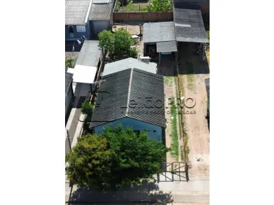 LOTE 001 - Imóvel, Lote urbano número oito (08), sem benfeitorias, na quadra número seiscentos e setenta e cinco (675), na Rua Teixeira de Freitas, na vila Jardim, na cidade de Camaquã/RS com área superficial de quatrocentos e quarenta metros quadrados (440,0 m2) .