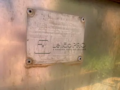 LOTE 004 - Tanque isotérmico rodoviário, tipo oval, inoxidável, marca Jardinox, capacidade de 4.000 litros.