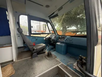 LOTE 003 - VEÍCULO MICROÔNIBUS AMBULÂNCIA, FIAT IVECO, MODELO COMIL BELLA M, DIESEL, CAP. 6,2 TON, 122 CV, COR BRANCA, ANO DE FABRICAÇÃO 2003, MODELO 2004