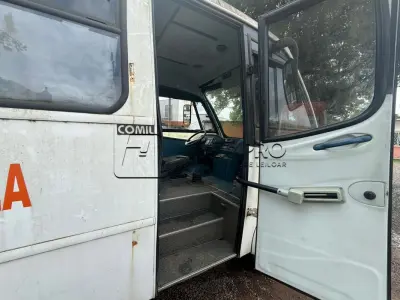 LOTE 003 - VEÍCULO MICROÔNIBUS AMBULÂNCIA, FIAT IVECO, MODELO COMIL BELLA M, DIESEL, CAP. 6,2 TON, 122 CV, COR BRANCA, ANO DE FABRICAÇÃO 2003, MODELO 2004