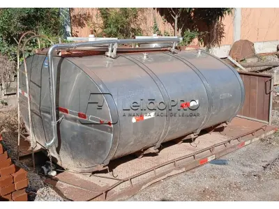 LOTE 004 - Tanque isotérmico rodoviário, tipo oval, inoxidável, marca Jardinox, capacidade de 4.000 litros.