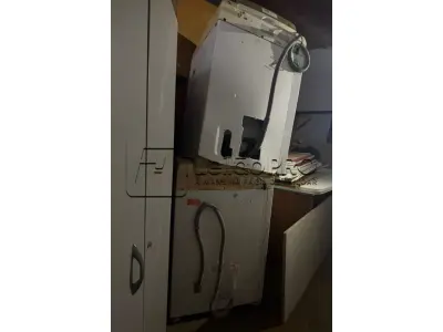 LOTE 005 - Lote de Sucata diversas contendo eletrônicos, mobiliários e ferros.