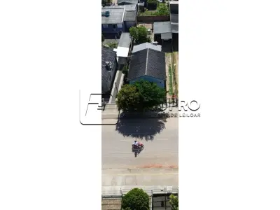 LOTE 001 - Imóvel, Lote urbano número oito (08), sem benfeitorias, na quadra número seiscentos e setenta e cinco (675), na Rua Teixeira de Freitas, na vila Jardim, na cidade de Camaquã/RS com área superficial de quatrocentos e quarenta metros quadrados (440,0 m2) .
