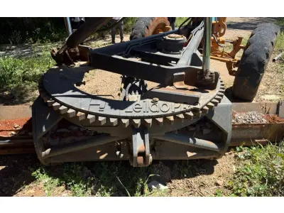 LOTE 003 - Motoniveladora cor laranja CASE, modelo 845B, 2014.