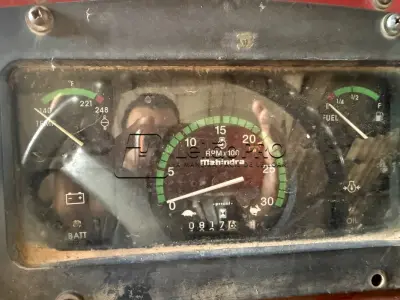 LOTE 001 - TRATOR MAHINDRA,  ANO 2014, MODELO TRATOR DE PNEUS TRACADO 8000 4WD