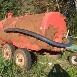 LOTE 012 - Distribuidor de Adubo Orgânico Líquido à Vácuo - Marca:  Ipacol - Modelo: DLV 4.0 RT - Capacidade: 4.000 Litros -  Cor:  Vermelha - Ano de Fabricação: 2014