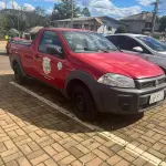 LOTE 001 - Camionete FIAT STRADA WORKING 2013/2014, vermelha