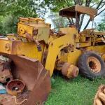 LOTE 030 - Pá carregadeira, marca Clark Michigan, modelo 55-articulada, ano 1981