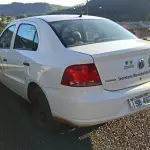 LOTE 002 - Automóvel Marca: Volkswagen - Modelo: Voyage 1.6 - Ano/Modelo:  2011/2012 - 04 portas - 05 Passageiros - 104 CV - Cor: Branca