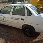 LOTE 001 - Automóvel Marca: GM / Chevrolet - Modelo: Corsa Classic - Ano/Modelo: 2002/2003 - 04 portas - 05 Passageiros - 60 CV - Cor:  Branca