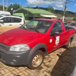LOTE 001 - Camionete FIAT STRADA WORKING 2013/2014, vermelha
