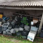 LOTE 040 - Sucatas eletrônicas - televisores tubo