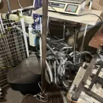 LOTE 008 - Lote de sucata diversas: material de informática, televisores, bebedouros, fogões, mobiliários, cadeira odontológica, material médico hospitalar, ventiladores