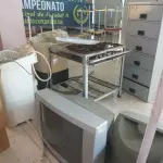 LOTE 015 - Lote de sucatas diversas.