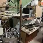 LOTE 008 - Lote de sucata diversas: material de informática, televisores, bebedouros, fogões, mobiliários, cadeira odontológica, material médico hospitalar, ventiladores