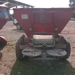 LOTE 009 - Distribuidor de Calcário - Marca: Ipacol - Capacidade: 5,5 T