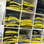 LOTE 001 - 125 Calças Jeans de variados modelos feminino e masculino de marcas diversas