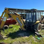LOTE 004 - Retroescavadeira Randon cabine fechada - Motor 4.10 - 84 CV - 4X4 -  2012