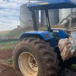 LOTE 009 - Trator Agrícola New Holland - Modelo 7630 - 4X4 - Ano/Modelo: 2009/2010 - Cor: Azul - Combustível: Diesel