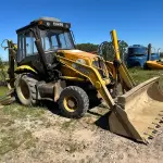 LOTE 004 - Retroescavadeira Randon cabine fechada - Motor 4.10 - 84 CV - 4X4 -  2012