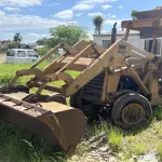 LOTE 007 - Retroescavadeira Massey Ferguson 275 - 86 Ano 1987