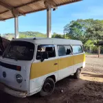 LOTE 007 - Kombi Volkswagen, cor branca, ano/modelo 2005/2005.