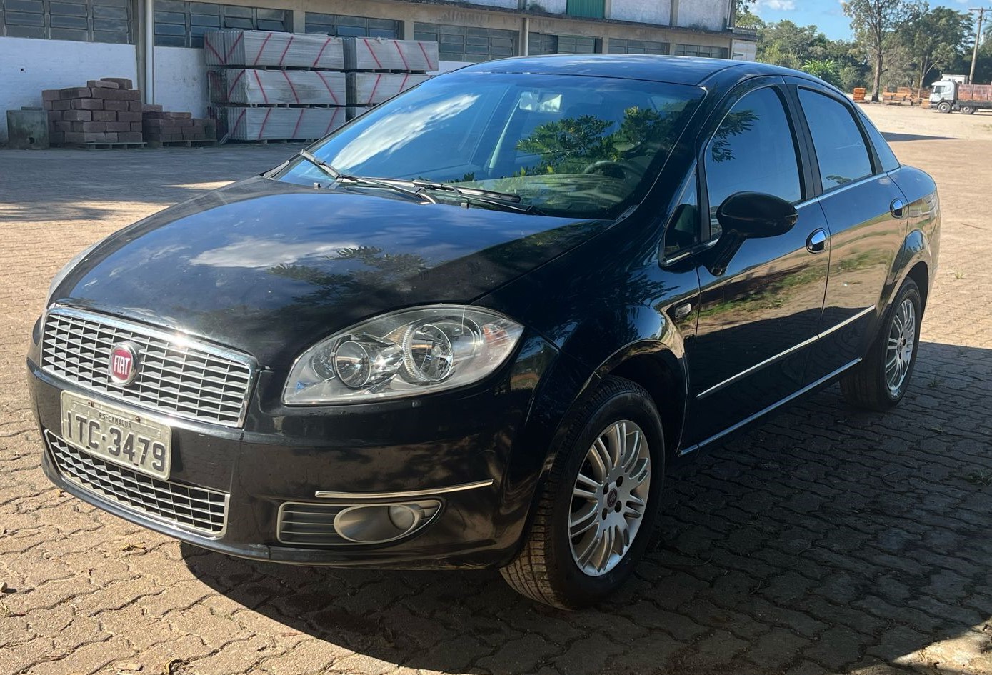Veículo Fiat/Linea Essence 1.8, Preto, 2012/2012