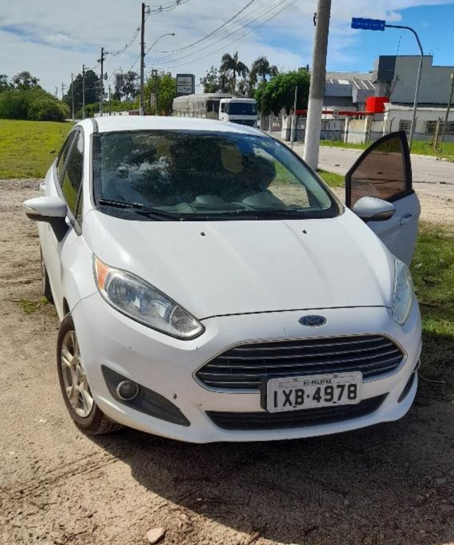 Veículo Ford/Fiesta SD 1.6 SEAD Ano/Modelo 2015/2016, Branco